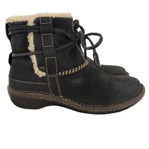 UGG Cove Short Boots